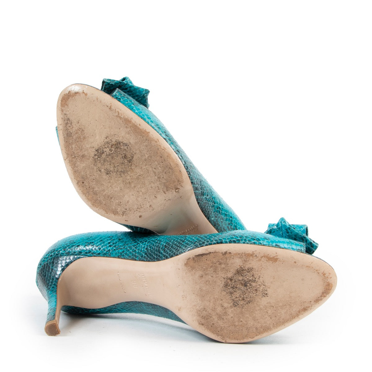 Shop safe online authentic second hand Miu Miu Blue Python Peep-Toe Pumps. But online Miu Miu Blue Python Peep-Toe Pumps in a safe way. Shop Miu Miu Blue Python Peep-Toe Pumps online safely.
