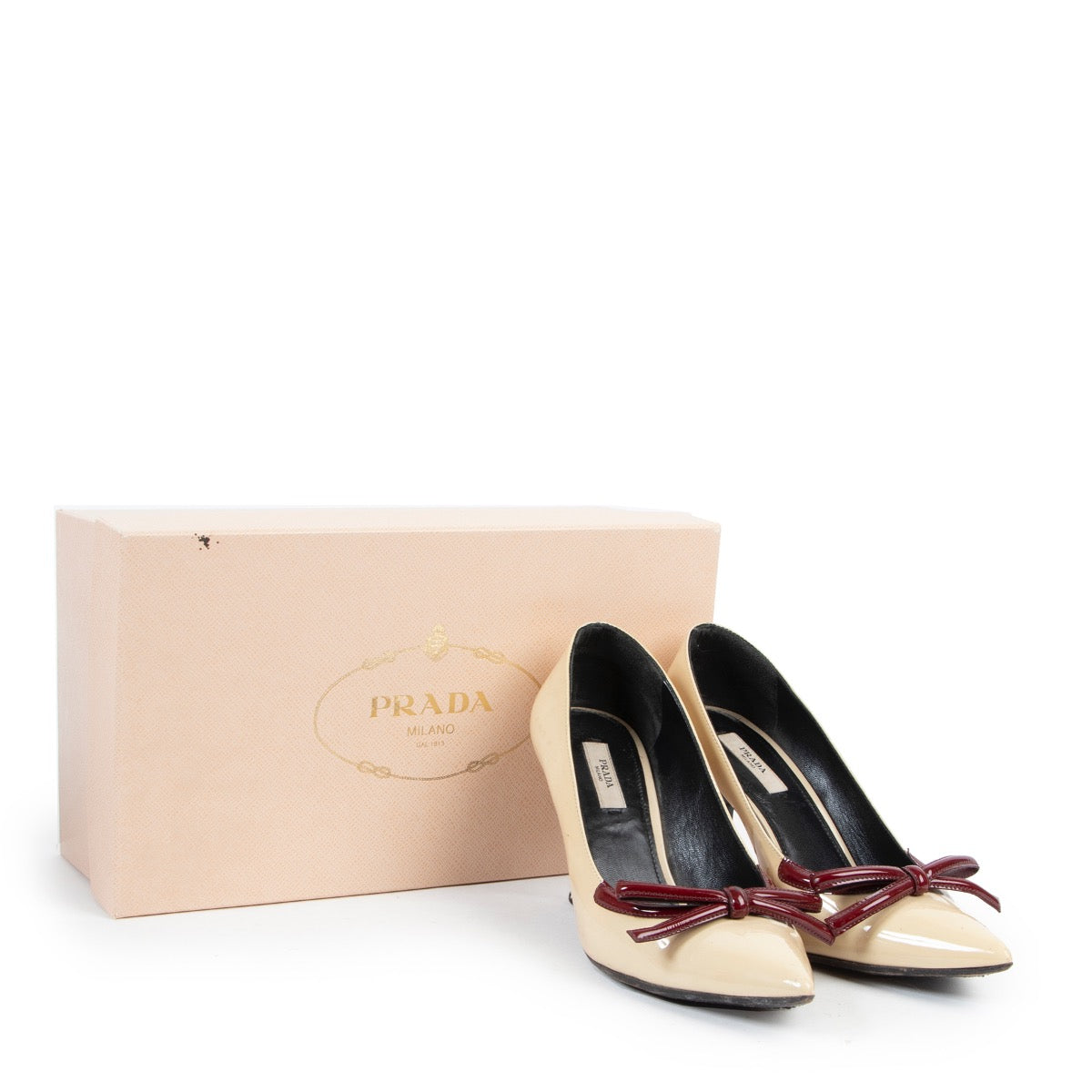 Shop safe online authentic second hand Prada Cream Patent Leather Pumps. Buy online Prada Cream Patent Leather Pumps in a safe way. Shop Prada Cream Patent Leather Pumps online safely.