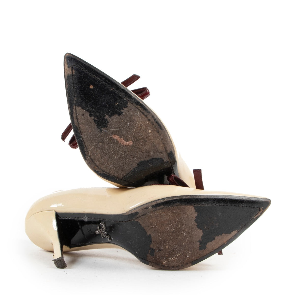 Shop safe online authentic second hand Prada Cream Patent Leather Pumps. Buy online Prada Cream Patent Leather Pumps in a safe way. Shop Prada Cream Patent Leather Pumps online safely.