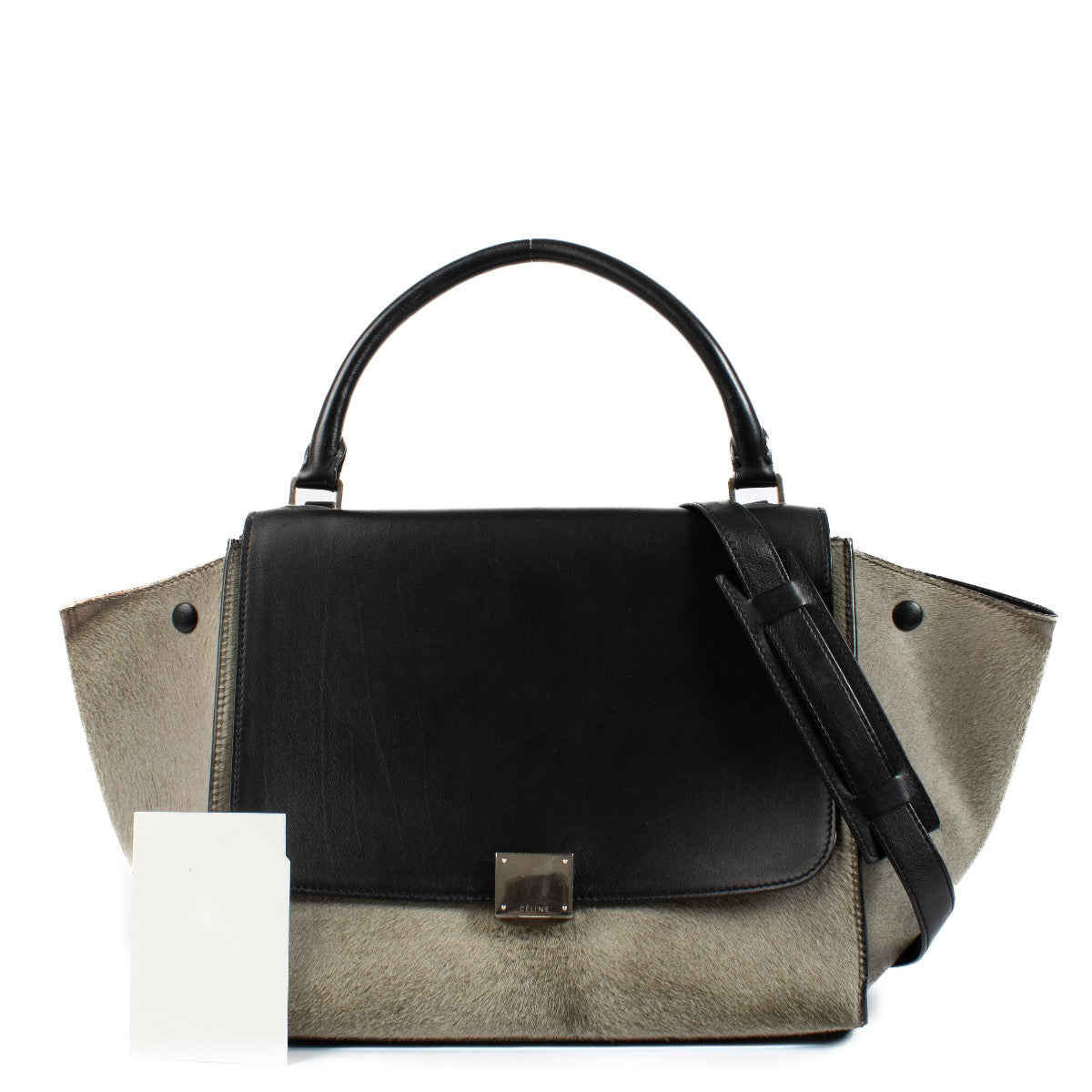 Shop safe online at Labellov in Antwerp, Brussels and Knokke this 100% authentic second hand Celine Grey Pony Hair Medium Trapeze Bag. Veilig online tweedehands authentieke Celine Grey Pony Hair Medium Trapeze handtas kopen bij Labellov.