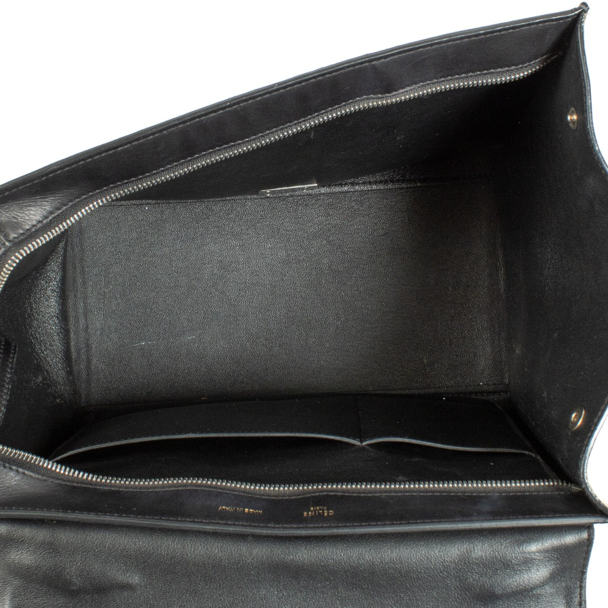 Shop safe online at Labellov in Antwerp, Brussels and Knokke this 100% authentic second hand Celine Grey Pony Hair Medium Trapeze Bag. Veilig online tweedehands authentieke Celine Grey Pony Hair Medium Trapeze handtas kopen bij Labellov.