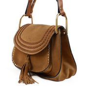 Shop safe online at Labellov in Antwerp, Brussels and Knokke this 100% authentic second hand Chloé Cognac Suede Hudson Double-Carry Bag. veilig online tweedehands authentieke Chloé Cognac Suede Hudson Double-Carry handtas kopen bij Labellov.