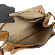 Shop safe online at Labellov in Antwerp, Brussels and Knokke this 100% authentic second hand Chloé Cognac Suede Hudson Double-Carry Bag. veilig online tweedehands authentieke Chloé Cognac Suede Hudson Double-Carry handtas kopen bij Labellov.
