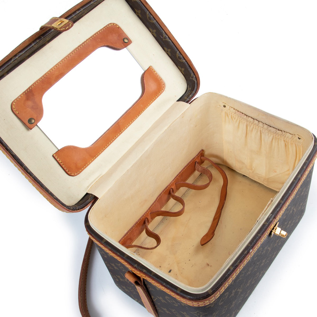 Shop safe online 100% authentic Louis Vuitton Monogram Train Case Vanity Bag at the right price at Labellov in Antwerp.
