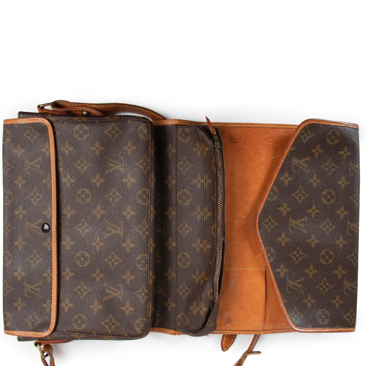 Shop safe online an 100% authentic second hand Louis Vuitton Monogram Portable Serviette Pliante Crossbody bag at the right price at Labellov in Antwerp.