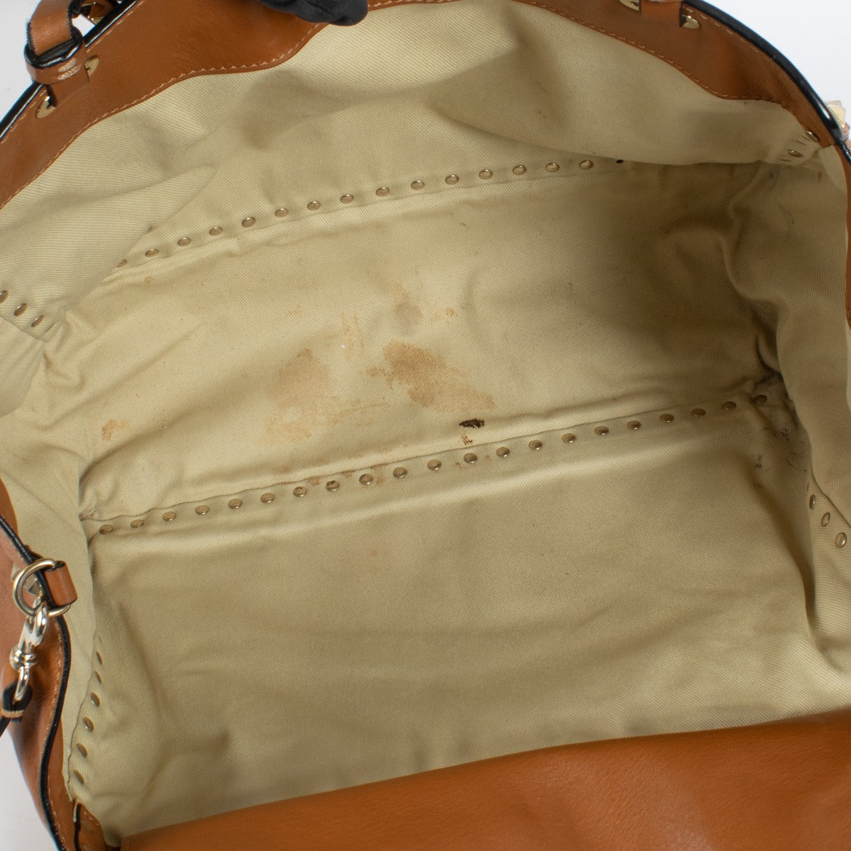 Sac fourre-tout moyen Rockstud en cuir de chameau Valentino Garavani