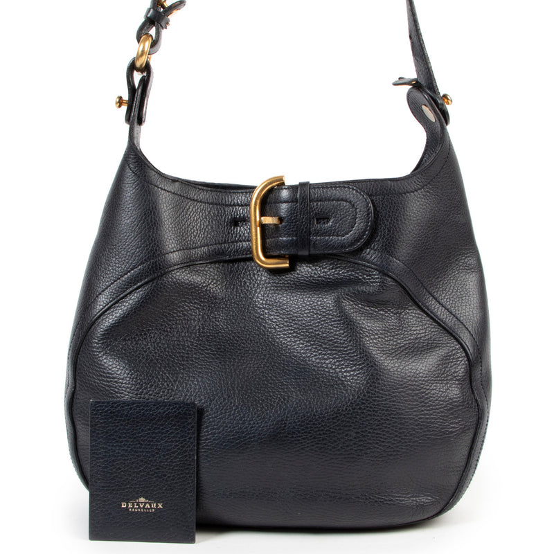 Delvaux Blue Leather Crossbody Bag te koop aanbieden doet u bij labellov tweedehands luxe in Antwerpen