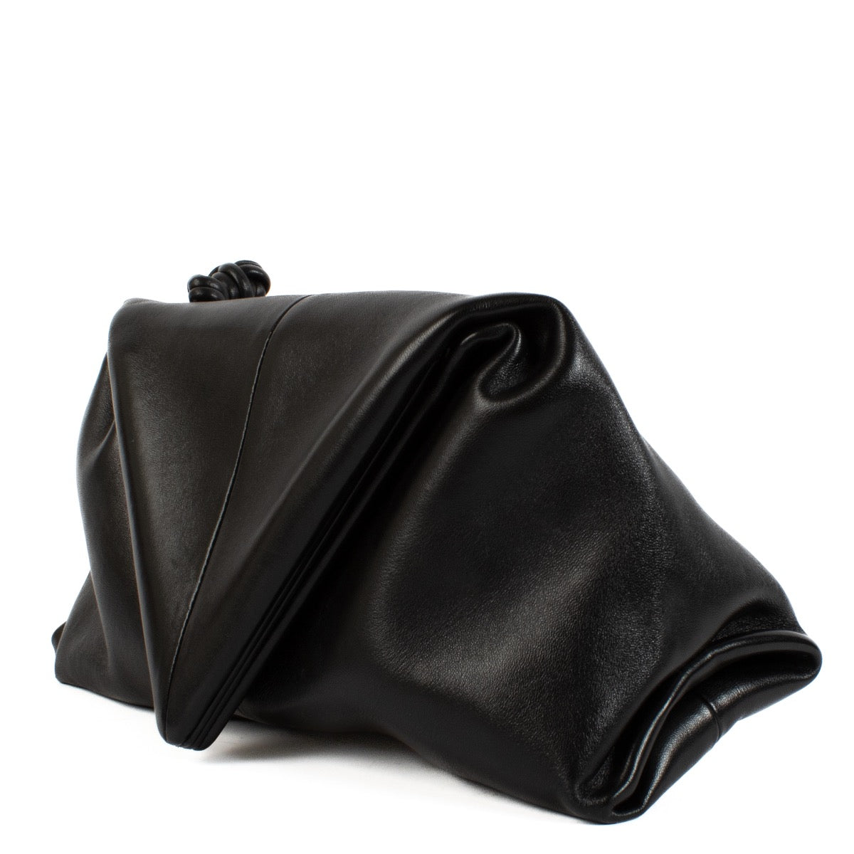 Shop safe online at Labellov in Antwerp, Brussels and Knokke this 100% authentic second hand Bottega Veneta Black Leather Trine Angular Envelope Clutch Bag