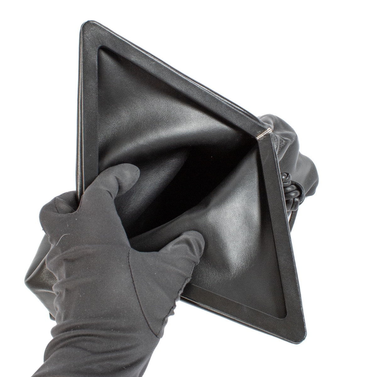 Shop safe online at Labellov in Antwerp, Brussels and Knokke this 100% authentic second hand Bottega Veneta Black Leather Trine Angular Envelope Clutch Bag