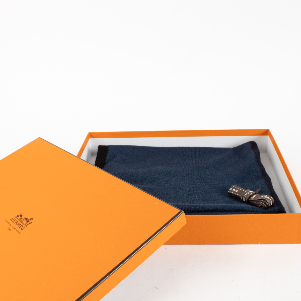 Authentic Second Hand Hermès Black/Blue Scarf on Labellov.com
