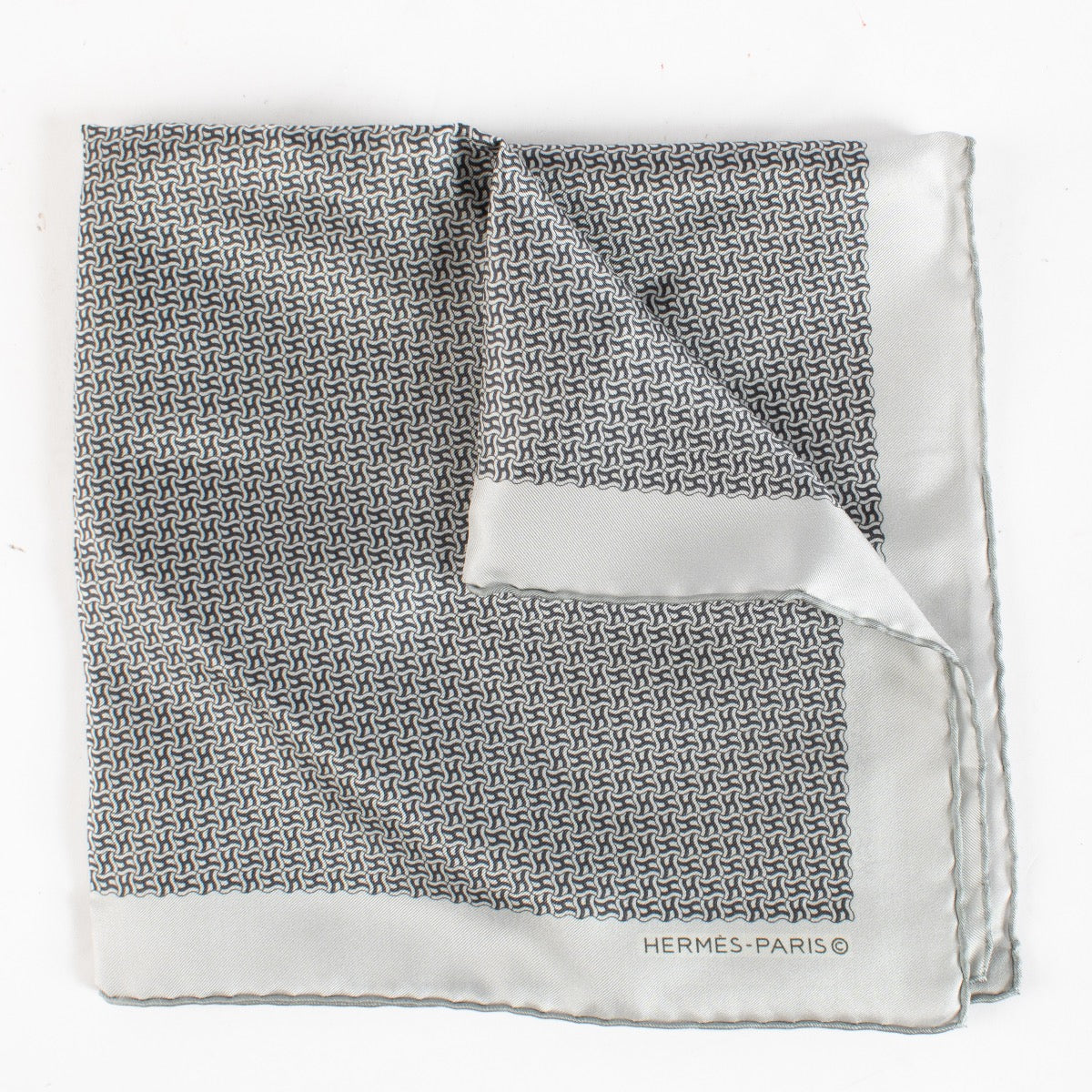 Authentic Second Hand Hermès Grey Pochette Twill Scarf on Labellov.com