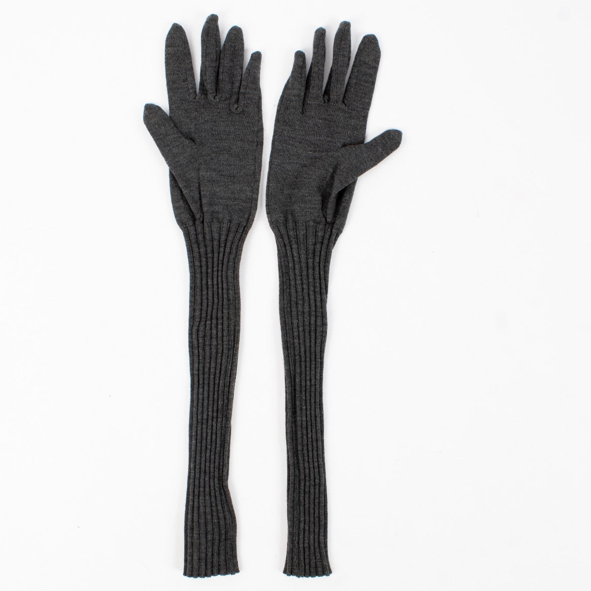 shop 100% authentic second hand Miu Miu Grey Wool Gloves - Size S on Labellov.com