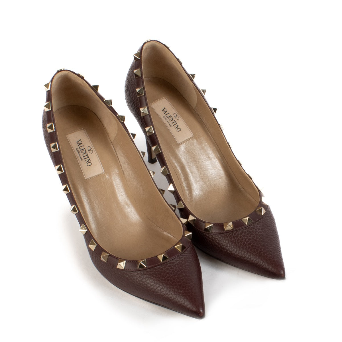 Shop safe online at Labellov in Antwerp, Brussels and Knokke this 100% authentic second hand Valentino Garavani Burgundy Leather Rockstud Pumps - Size 37,5