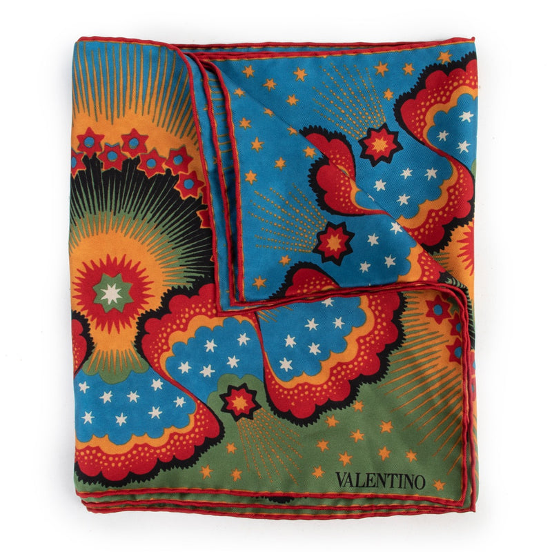 Shop safe online authentic Valentino Multicolor Scarf at the right price. Veilig online kopen van authentieke tweedehands Valentino meerkleurige sjaal bij Labellov.com. Achetez en ligne ce foulard Valentino Chez Labellov.Com.