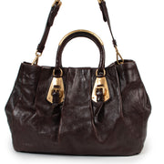Shop safe online authentic Prada Brown Leather Shoulder Bag at Labellov.Com. Veilig online kopen van authentieke bruine Prada handtas aan de juiste prijs. Achetez en ligne second main ce sac Prada en cuir brune chez Labellov.Com.