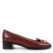Shop safe online authentic Salvatore Ferragamo Burgundy Loafers in Size FR 39 - IT 40. Veilig online kopen van authentieke Salvatore Ferragamo bordeaux Loafers in maat 39. Achetez en ligne second main ces chaussures Salvatore Ferragamo en taille 39.