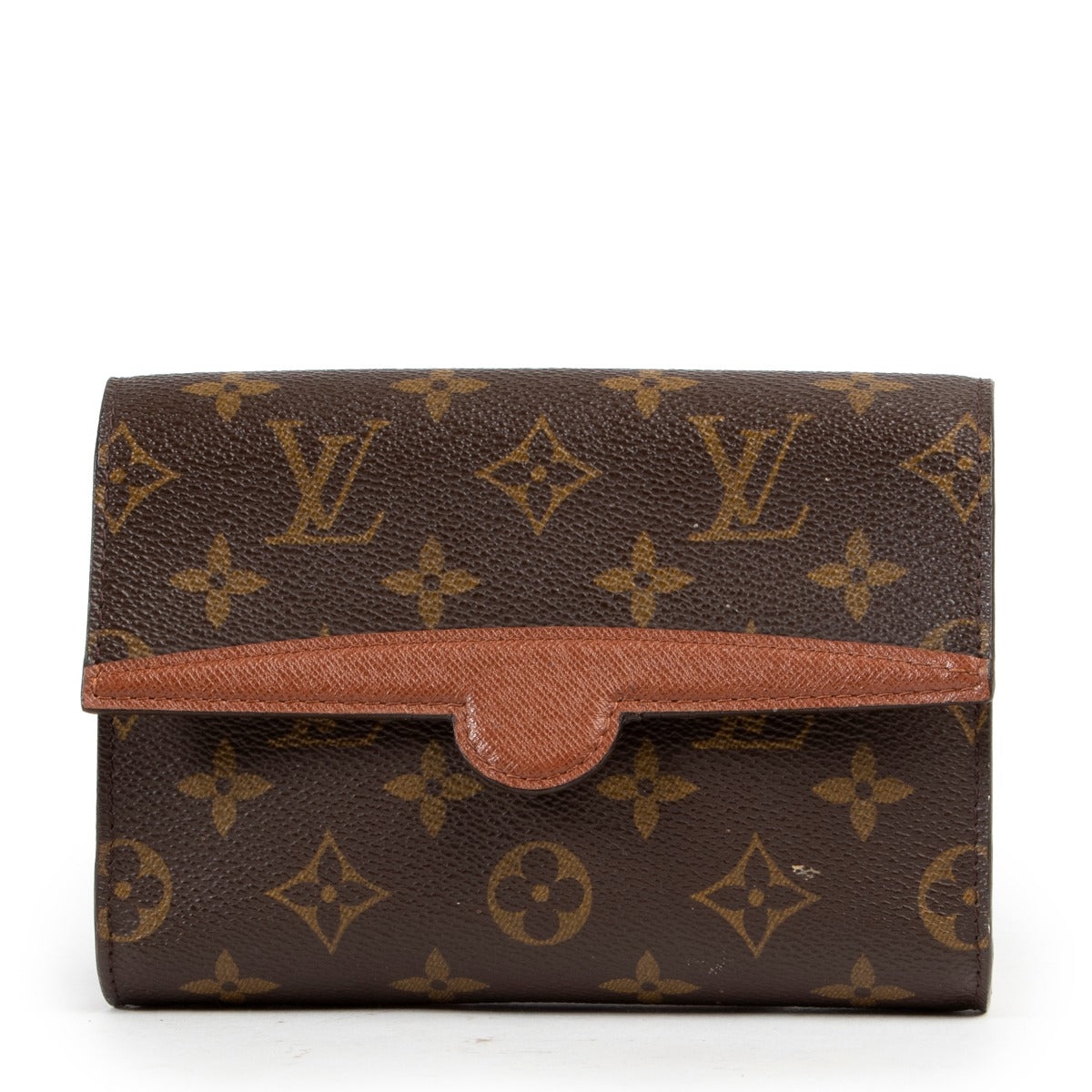 Buy and sell your designer catches at Labellov for a reasonable price. Buy this Louis Vuitton Monogram Pochette Belt in good condition.