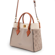 Buy and sell your designer Louis Vuitton bags at Labellov Antwerp for a reasonable price online or in store. Buy this new Louis Vuitton Galet On My Side at Labellov.