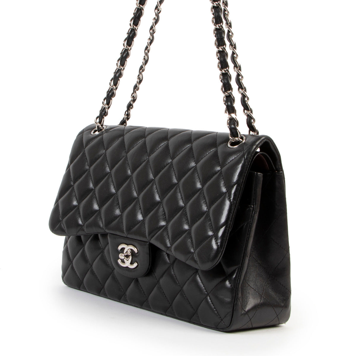 Sac Jumbo Classique à rabat Chanel en agneau noir, finitions palladium