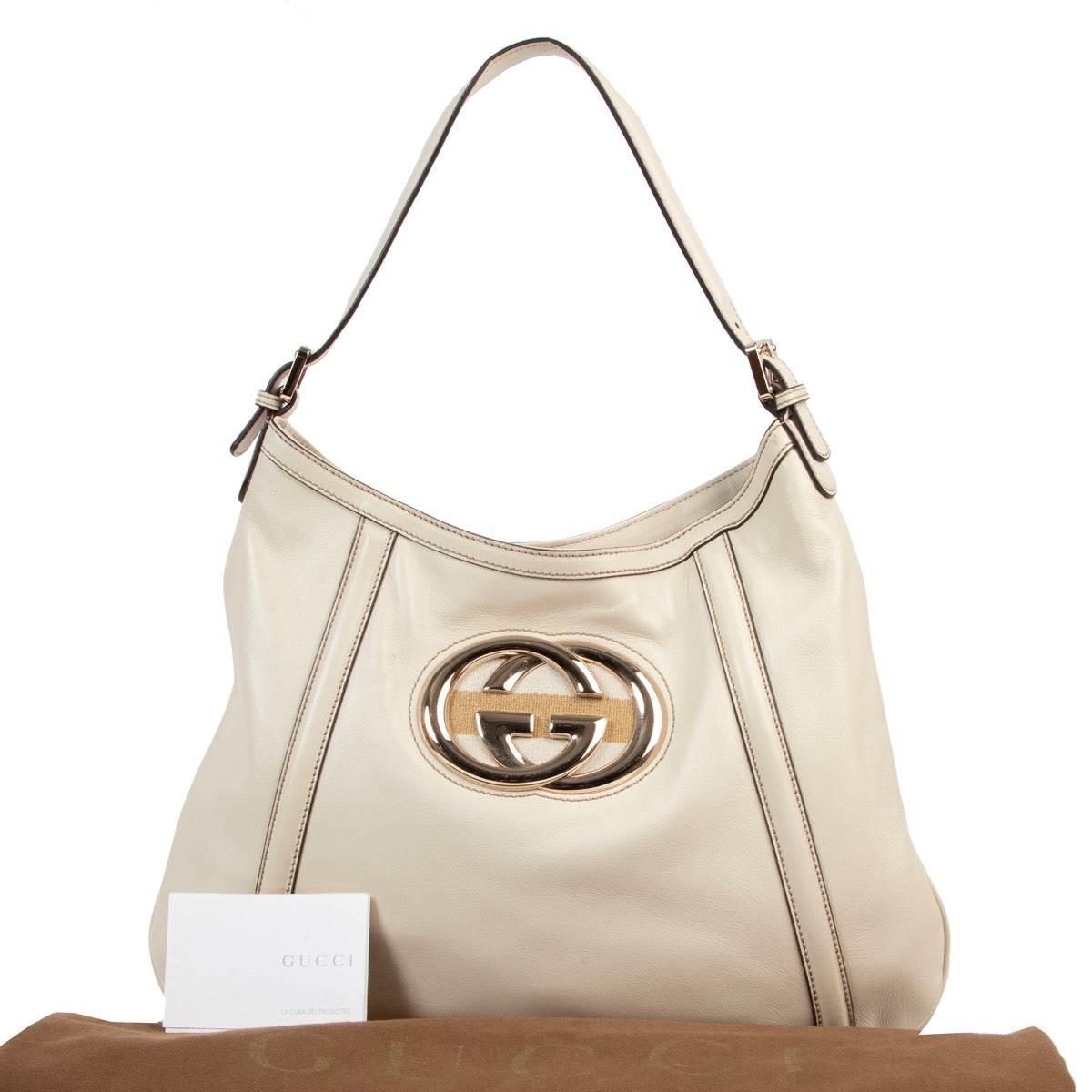 Shop safe online authentic second hand Gucci Cream Britt Hobo Shoulder Bag at the right price. Veilig online kopen van authentieke tweedehands Gucci crème Britt hobo handtas bij Labellov.com.