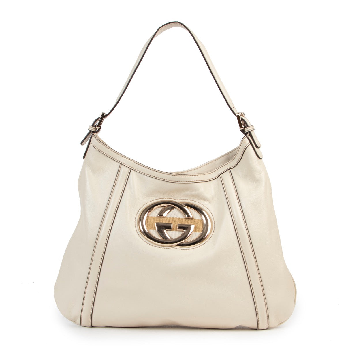 Shop safe online authentic second hand Gucci Cream Britt Hobo Shoulder Bag at the right price. Veilig online kopen van authentieke tweedehands Gucci crème Britt hobo handtas bij Labellov.com.