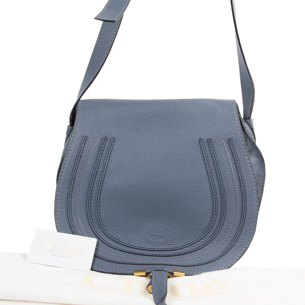 Shop safe online authentic Chloé Blue Medium Marcie Shoulderbag at the right price at Labellov.Com. Veilig online kopen van authentieke blauwe Chloé medium marcie handtas aan de juiste prijs bij Labellov.Com.