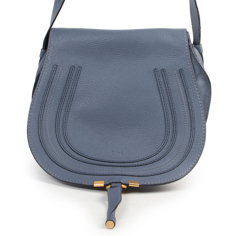 Shop safe online authentic Chloé Blue Medium Marcie Shoulderbag at the right price at Labellov.Com. Veilig online kopen van authentieke blauwe Chloé medium marcie handtas aan de juiste prijs bij Labellov.Com.