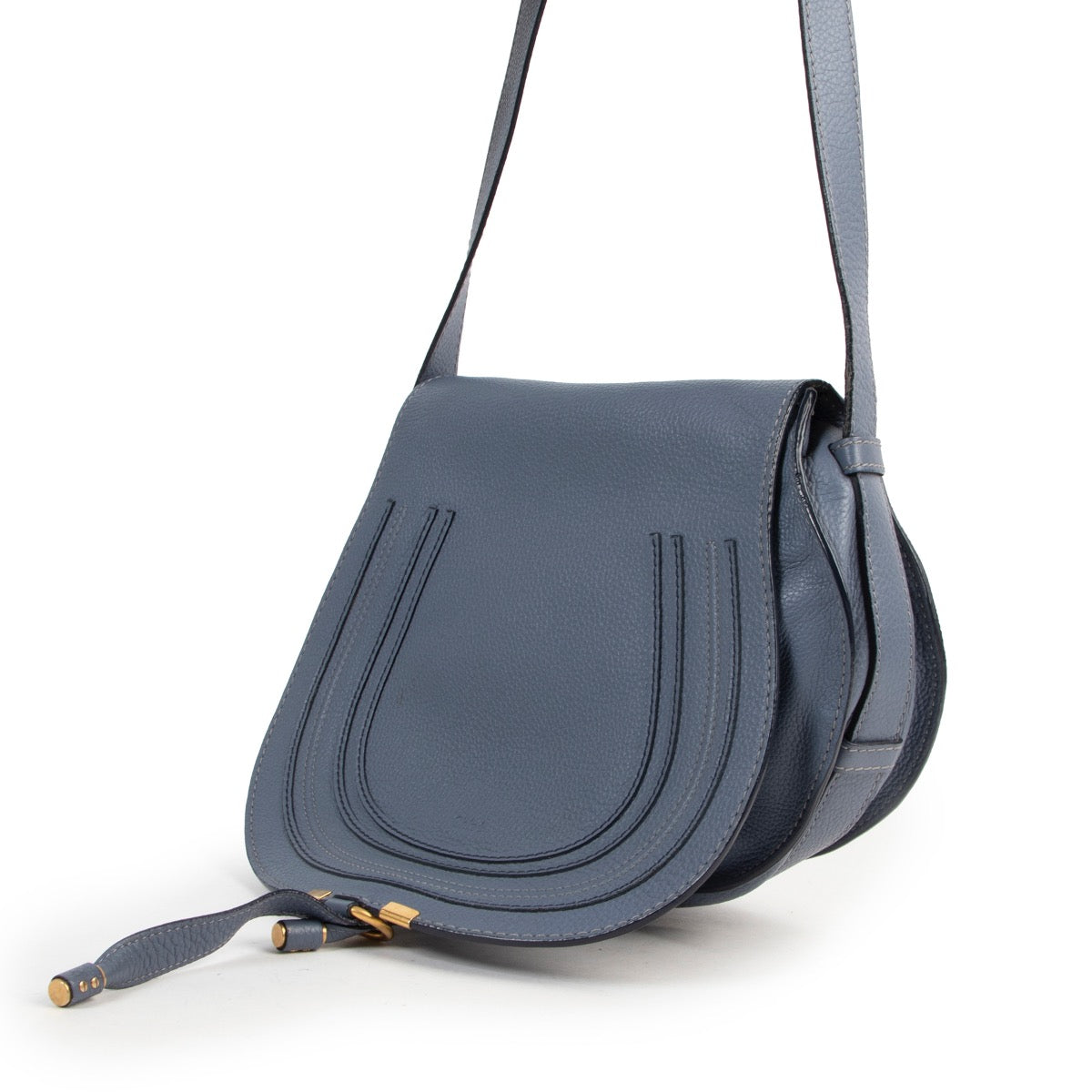 Shop safe online authentic Chloé Blue Medium Marcie Shoulderbag at the right price at Labellov.Com. Veilig online kopen van authentieke blauwe Chloé medium marcie handtas aan de juiste prijs bij Labellov.Com.