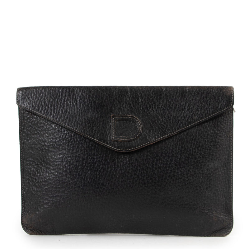 Shop safe online an authentic second hand Delvaux clutch at the right price at Labellov.com.