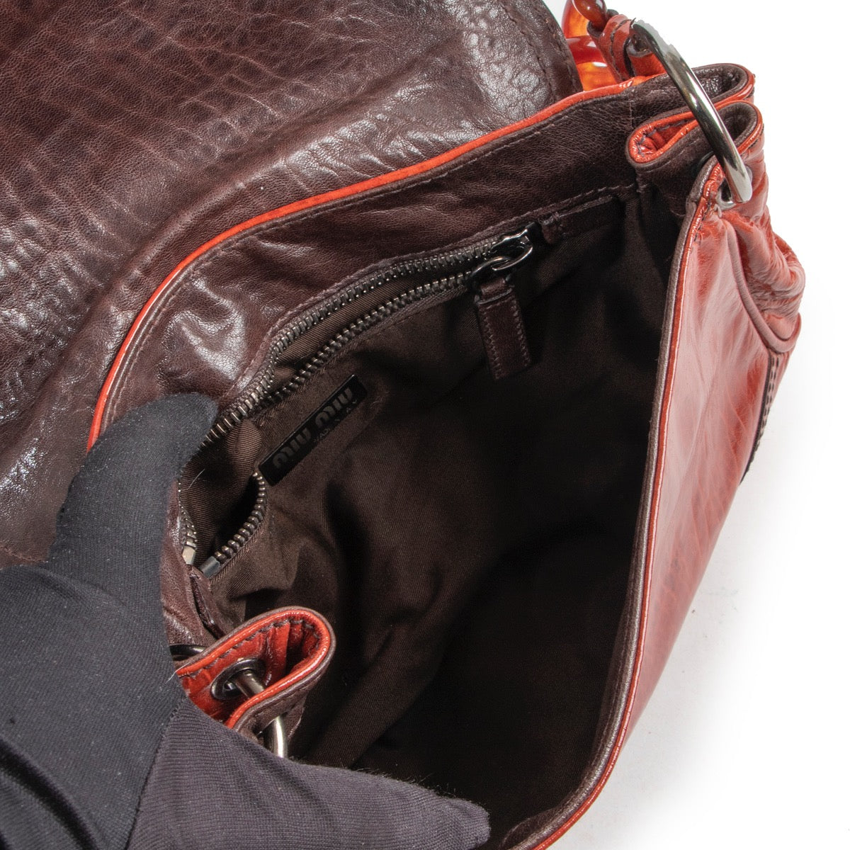 Shop safe online authentic second hand Miu Miu Red Patent Leather Shoulder Bag. Buy online Miu Miu Red Patent Leather Shoulder Bag in a safe way. Shop Miu Miu Red Patent Leather Shoulder Bag online safely.