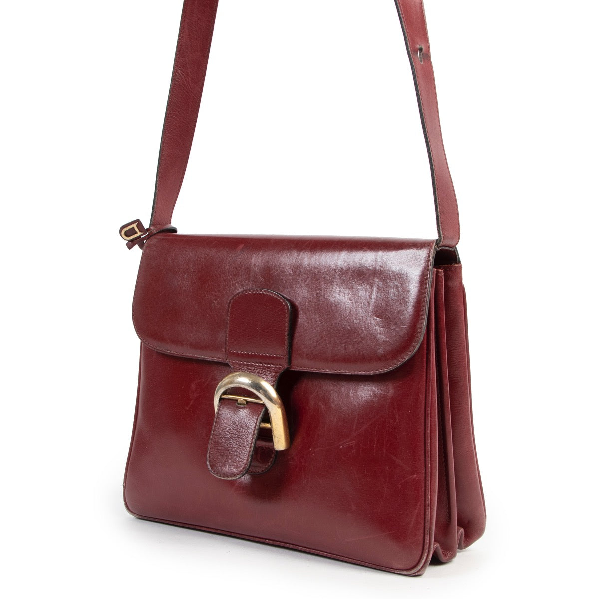 Shop safe online authentic Delvaux Burgundy Vintage Brillant Crossbody bag. Veilig online kopen van authentieke Delvaux bordeaux brillant crossbody handtas bij Labellov.Com.