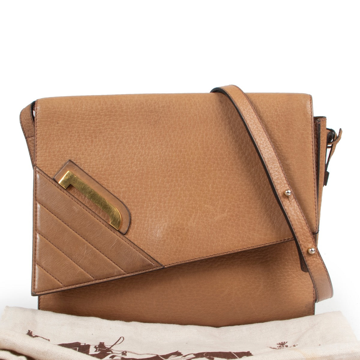 Shop safe online authentic second hand Delvaux Vintage Taupe Leather Crossbody Bag. Buy online Delvaux Vintage Taupe Leather Crossbody Bag in a safe way. Shop Delvaux Vintage Taupe Leather Crossbody Bag online safely.