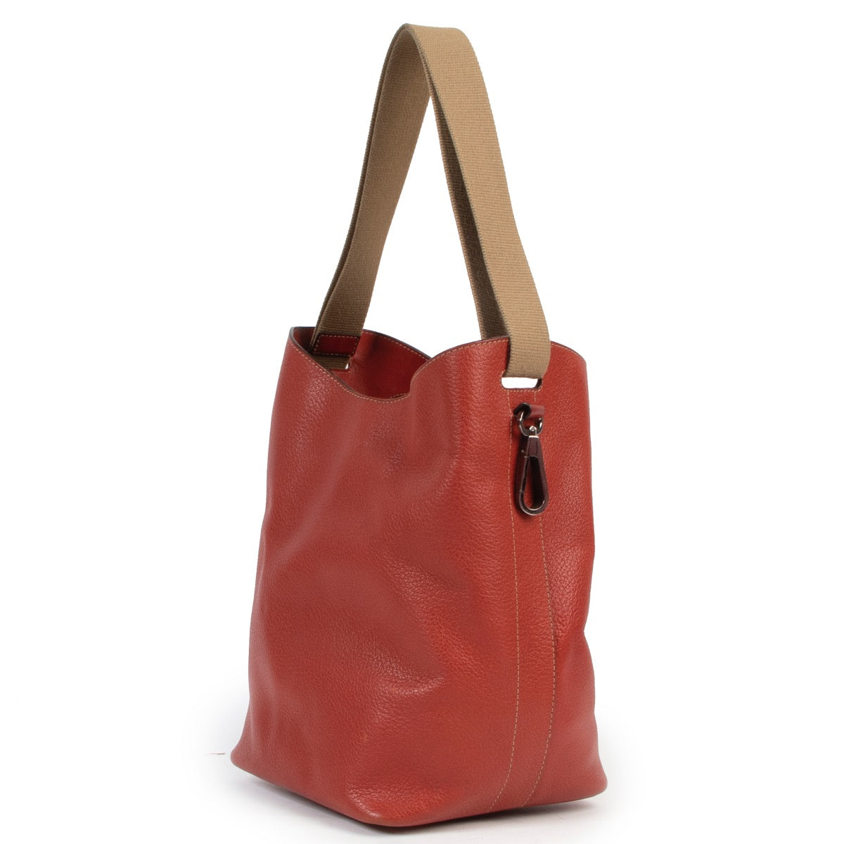 Shop safe online authentic Deux De Delvaux red shoulder bag at the right price. Veilig online kopen van een authentieke rode deux de Delvaux handtas.