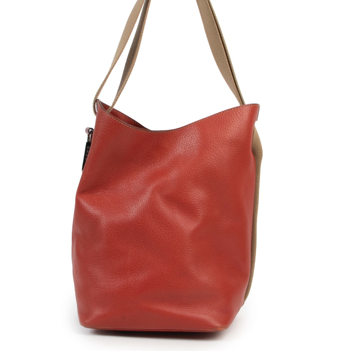 Shop safe online authentic Deux De Delvaux red shoulder bag at the right price. Veilig online kopen van een authentieke rode deux de Delvaux handtas.