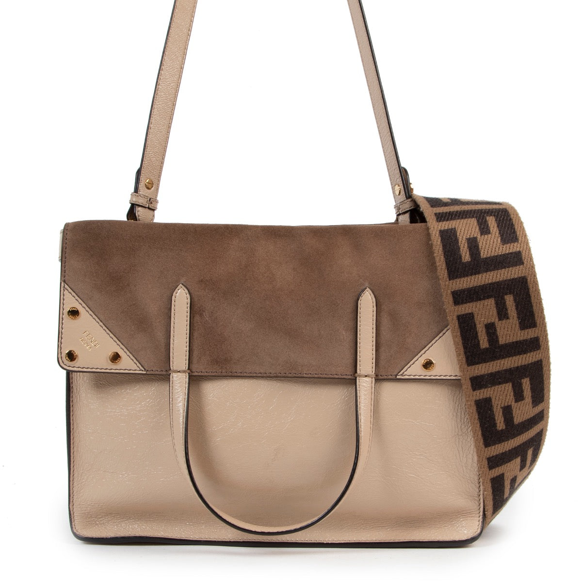 Shop safe online authentic Fendi beige Flip shoulder bag at the right price. Veilig online kopen van authentieke tweedehands beige Fendi Flip handtas aan de juiste prijs.