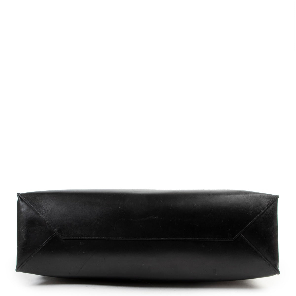 Buy Balenciaga in an authentic way on Labellov.