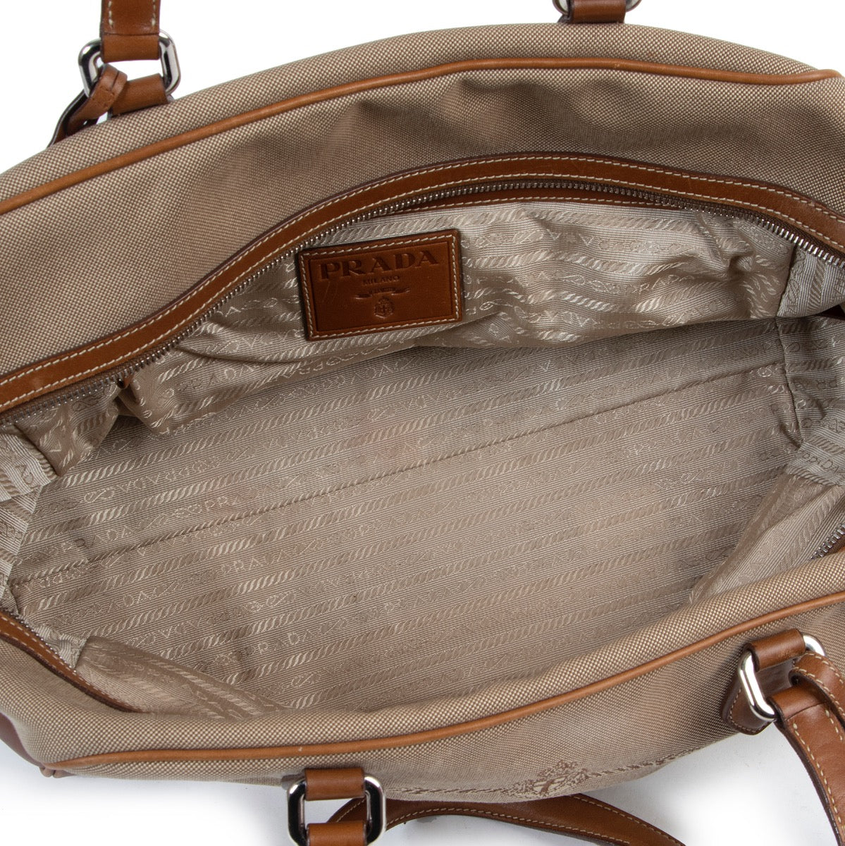 Shop safe online authentic second hand Prada brown shoulder bag at the right price at Labellov.com.