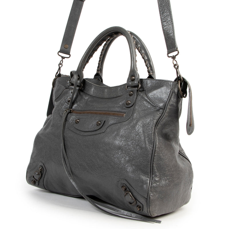 Balenciaga Agneau Classic Velo Gris Tarmac Shoulder Bag aan de beste prijs bij Labellov tweedehands luxe
