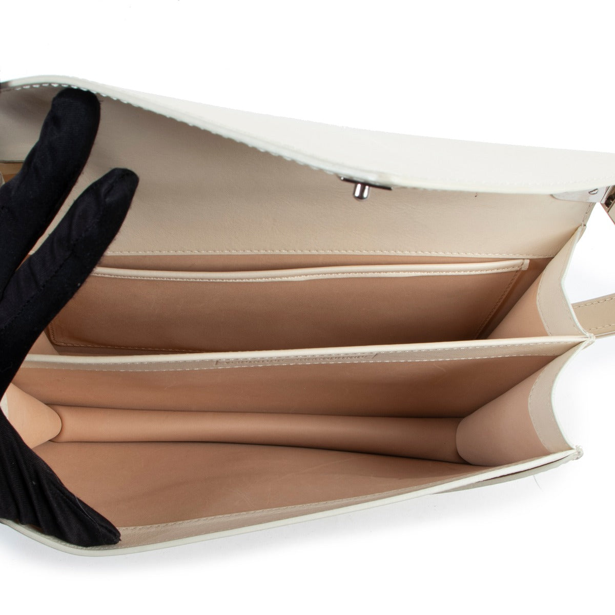 Delvaux White Heure Exquise Shoulder bag at Labellov online or in store available for a reasonable price and in good condition. Get them now!