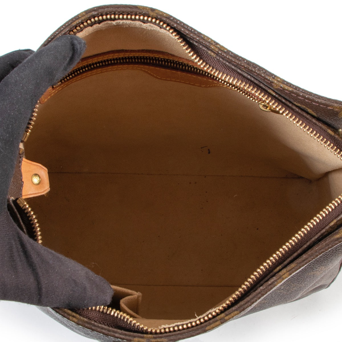 Shop safe online authentic second hand Louis Vuitton Monogram Looping GM Shoulder Bag. Buy online Louis Vuitton Monogram Looping GM Shoulder Bag in a safe way. Shop Louis Vuitton Monogram Looping GM Shoulder Bag online safely.