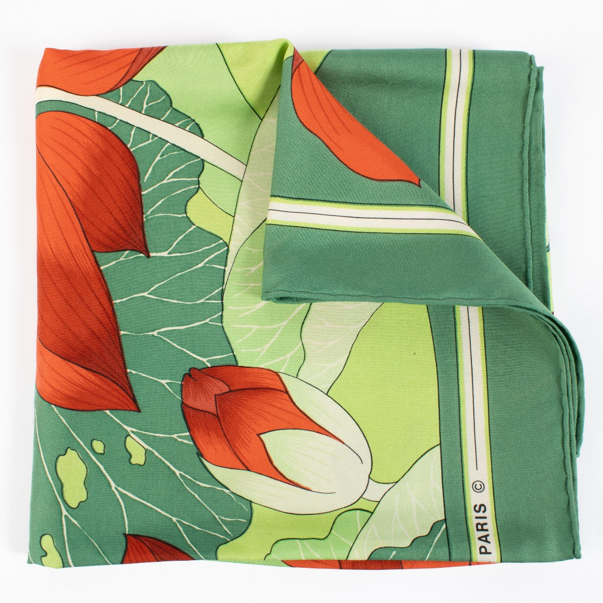 Shop safe online at Labellov in Antwerp, Brussels and Knokke this 100% authentic second hand Hermès Green Fleurs De Lotus Silk Carrée 90 Scarf