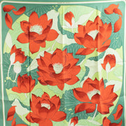 Shop safe online at Labellov in Antwerp, Brussels and Knokke this 100% authentic second hand Hermès Green Fleurs De Lotus Silk Carrée 90 Scarf