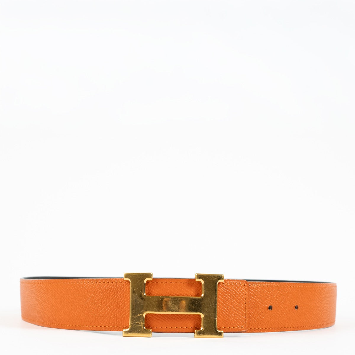 Shop safe online at Labellov in Antwerp, Brussels and KNokke this 100% authentic second hand Hermès Feu/Noir Epsom Constance Belt - size 85