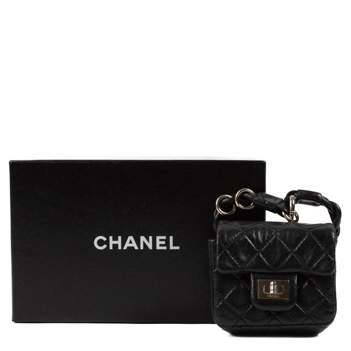 Chanel Exclusive Black 2.55 Wrist Bag aan de beste prijs bij Labellov tweedehands