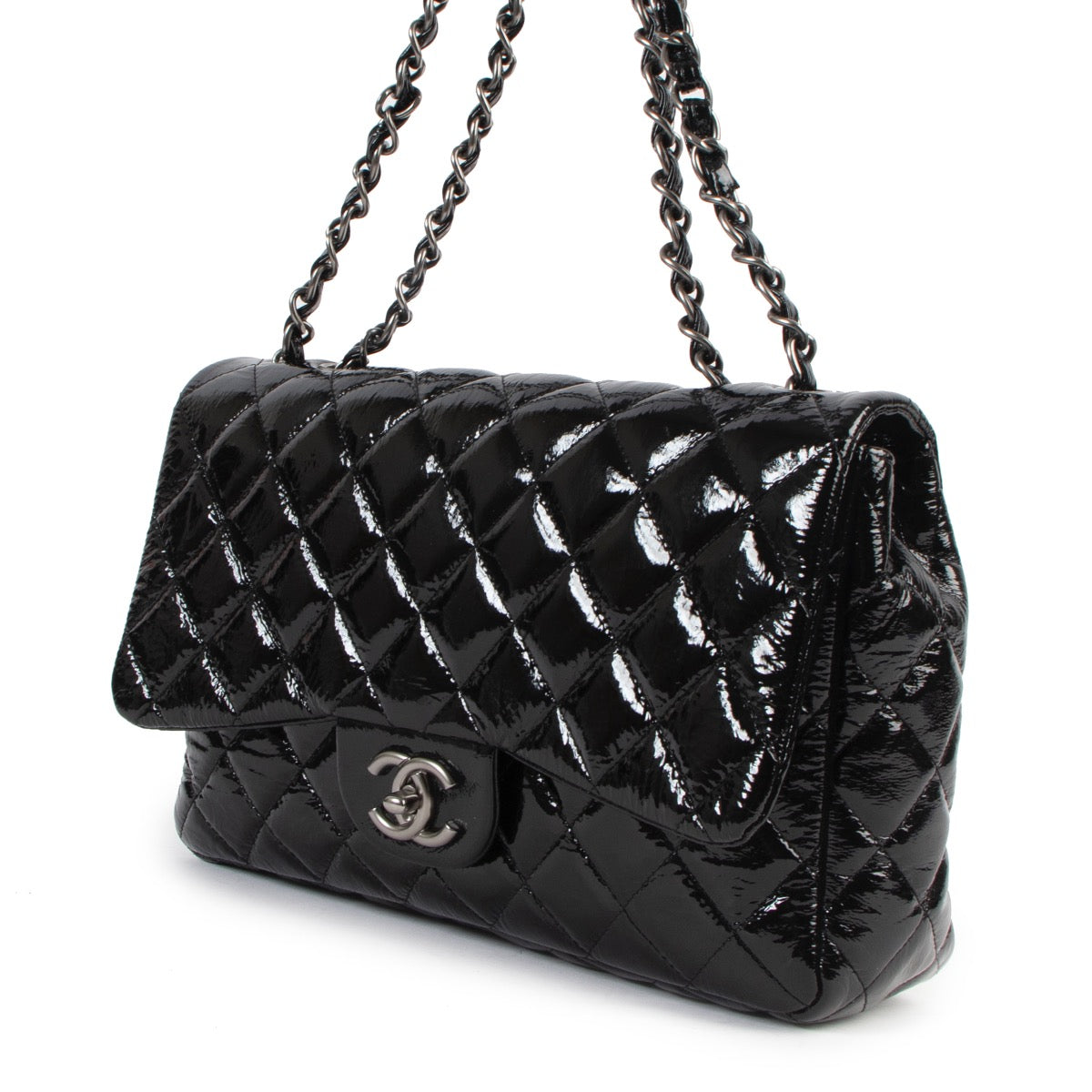 Shop safe online at Labellov in Antwerp this 100% authentic second hand Chanel Black Patent Leather Single Classic Flap Bag
