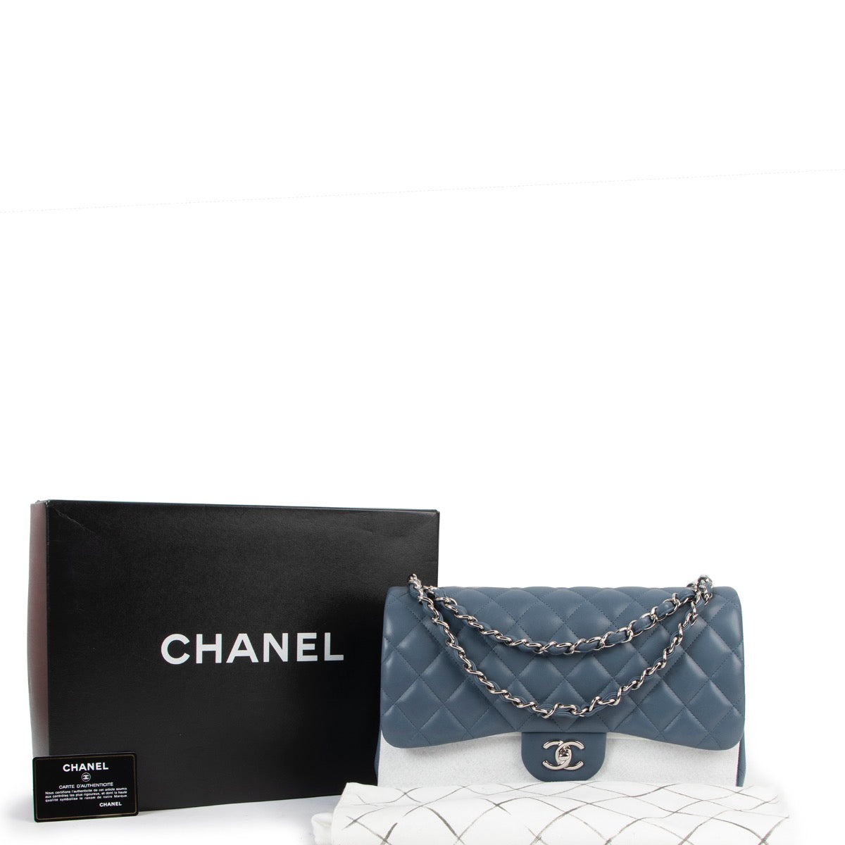 Shop safe online at Labellov in Antwerp this 100% authentic second hand Chanel Jeans Blue Lambskin Leather Jumbo Classic Double Flap Bag
