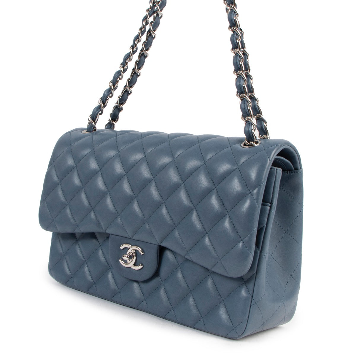 Shop safe online at Labellov in Antwerp this 100% authentic second hand Chanel Jeans Blue Lambskin Leather Jumbo Classic Double Flap Bag