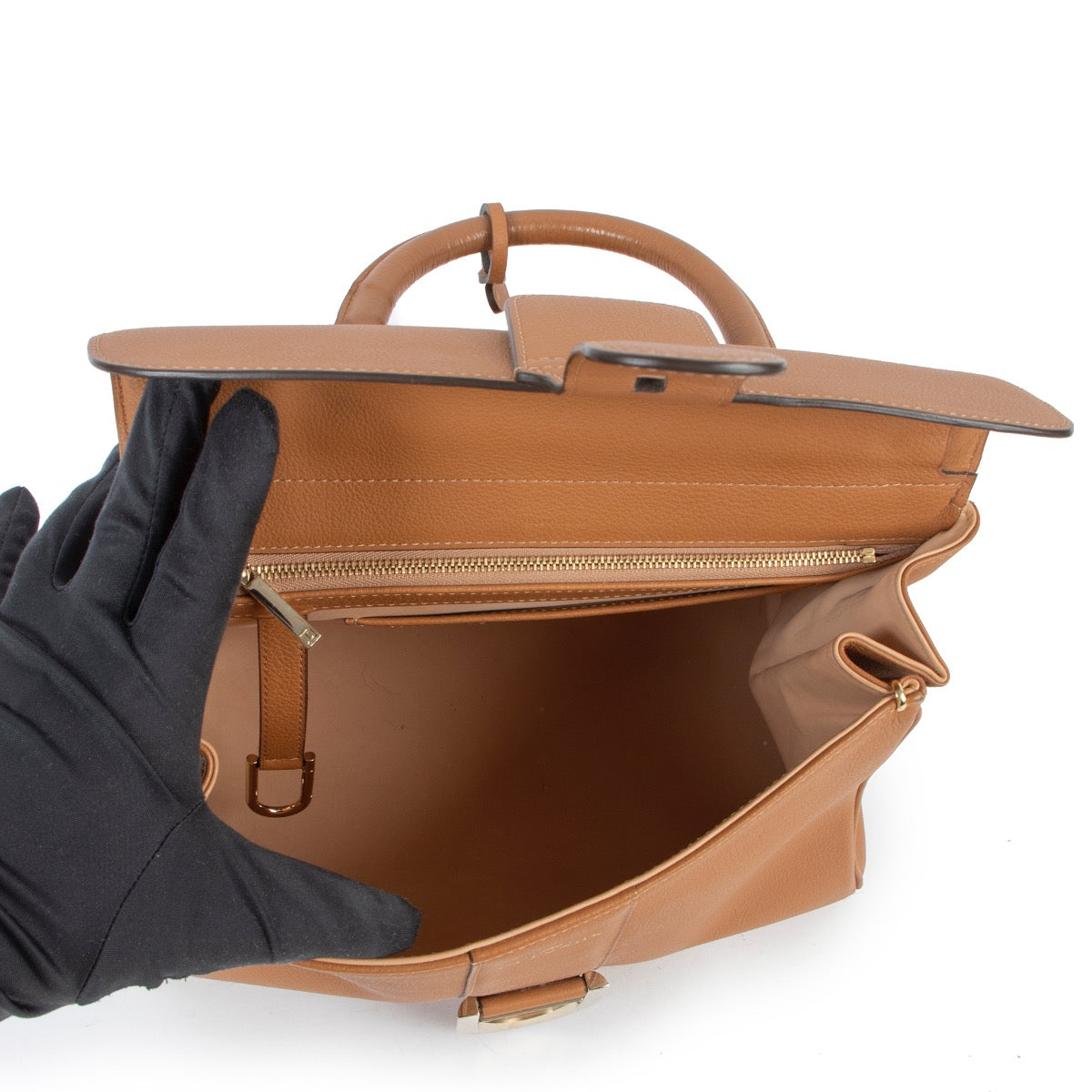 Shop safe online at Labellov in Antwerp this 100% authentic second hand Delvaux Brillant MM Fauve + Strap