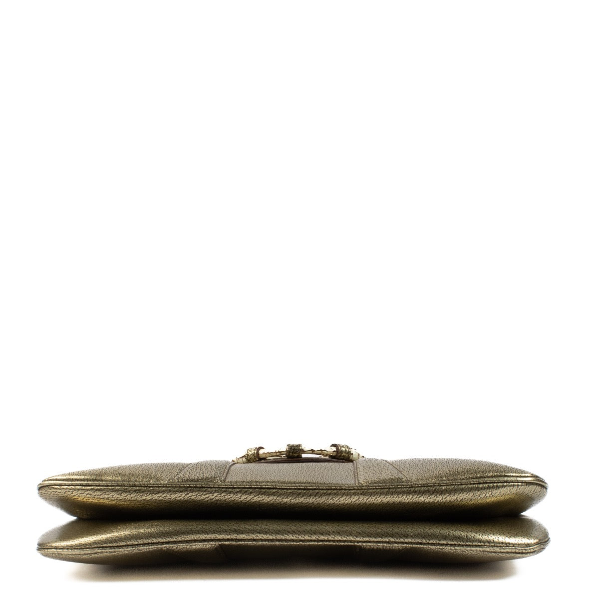 Shop safe online at Labellov in Antwerp, Brussels and Knokke this 100% authentic second hand Gucci Gold Goatskin Dragon Shoulder Bag. Veilig online tweedehands authentieke Gucci Gold Goatskin Dragon Shoulder handtas kopen bij Labellov.