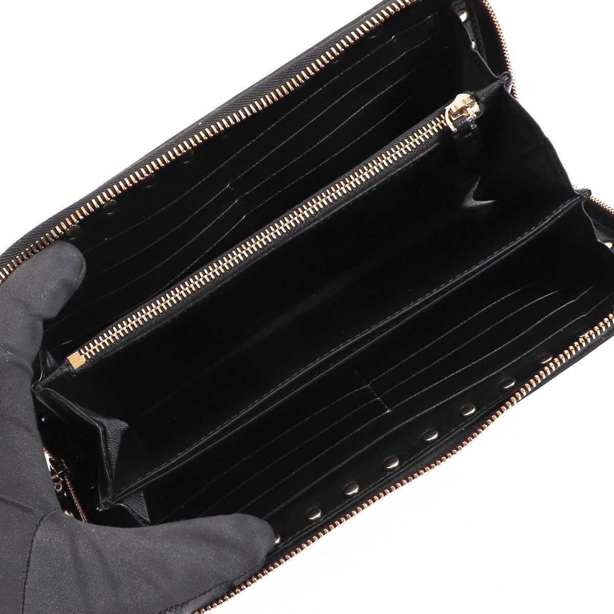 Shop safe online at Labellov in Antwerp this 100% authentic second hand Valentino Black Studded Long Wallet